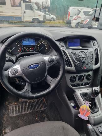 Ford Focus 3 Wagon Combi 1.0 Ti-VCT EcoBoost 12V 100 (M2DA(Euro 5)) [74kW][101PK] 5-BAK picture 8