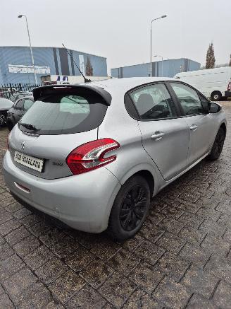 Peugeot 208 I (CA/CC/CK/CL) Hatchback 1.2 Vti 12V PureTech 82 (EB2F(HMZ)) [60kW][82PK] picture 4