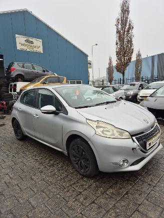 Peugeot 208 I (CA/CC/CK/CL) Hatchback 1.2 Vti 12V PureTech 82 (EB2F(HMZ)) [60kW][82PK] picture 2