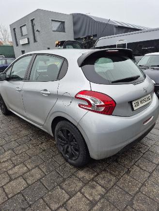 Peugeot 208 I (CA/CC/CK/CL) Hatchback 1.2 Vti 12V PureTech 82 (EB2F(HMZ)) [60kW][82PK] picture 5