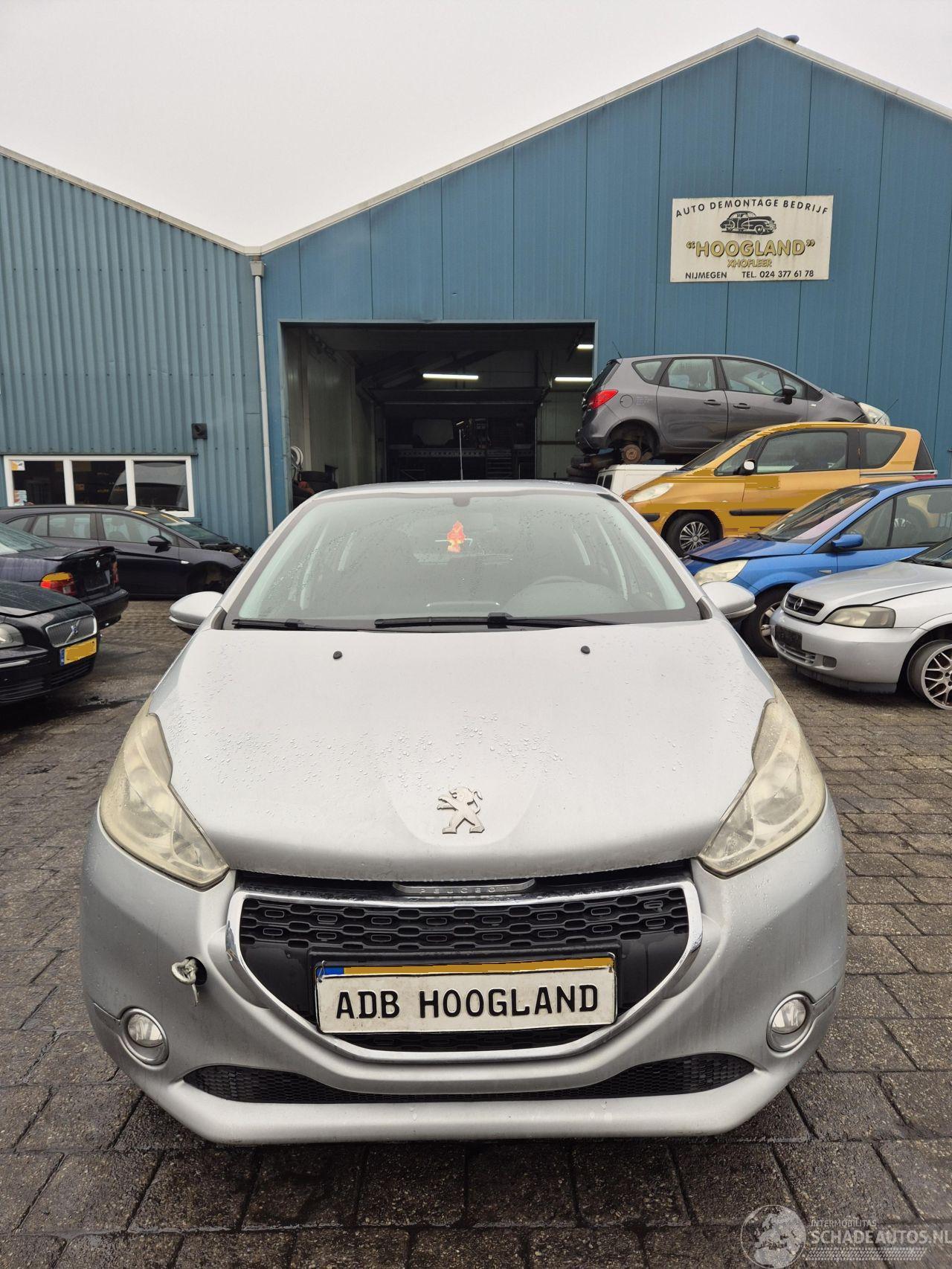 Peugeot 208 I (CA/CC/CK/CL) Hatchback 1.2 Vti 12V PureTech 82 (EB2F(HMZ)) [60kW][82PK]