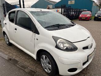 Toyota Aygo (B10) Hatchback 1.0 12V VVT-i (1KR-FE) [50kW] picture 6