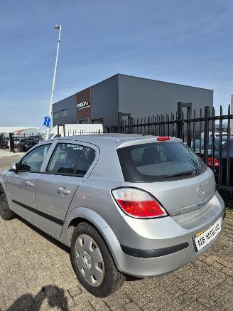 Opel Astra H (L48) Hatchback 5-drs 1.6 16V Twinport (Z16XEP(Euro 4)) [77kW] 5-BAK picture 3