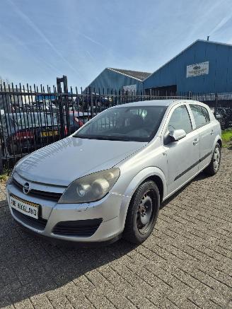 Opel Astra H (L48) Hatchback 5-drs 1.6 16V Twinport (Z16XEP(Euro 4)) [77kW] 5-BAK picture 2