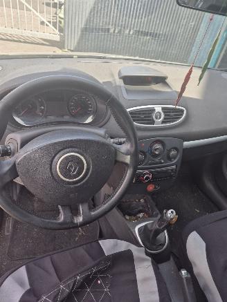 Renault Clio III (BR/CR) Hatchback 1.4 16V (K4J-780) [72kW] 5-BAK picture 7