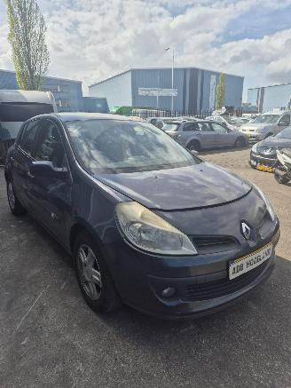 Renault Clio III (BR/CR) Hatchback 1.4 16V (K4J-780) [72kW] 5-BAK picture 6