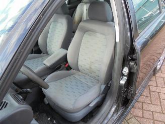 Seat Leon (1M1) Hatchback 1.8 20V (APG) [92kW] picture 9