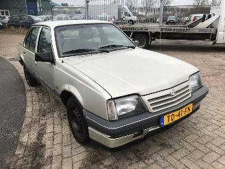 Opel Ascona C (84/89) Sedan 1.6 i (E16NZ(Euronorm)) [55kW] picture 2