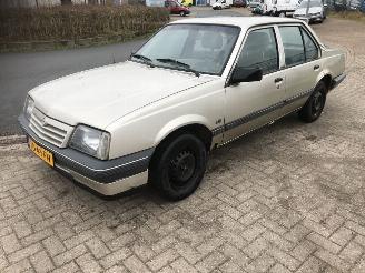 Opel Ascona C (84/89) Sedan 1.6 i (E16NZ(Euronorm)) [55kW] picture 1