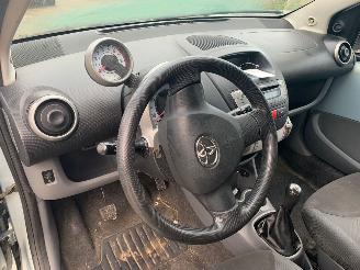 Toyota Aygo (B10) Hatchback 1.0 12V VVT-i (1KR-FE) [50kW] picture 5