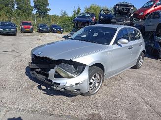 uszkodzony samochody osobowe BMW 1-serie (E87/87N) Hatchback 5-drs 116i 1.6 16V (N45-B16A) 2006/3