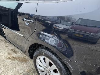 Volkswagen Touran (1T3) MPV 1.2 TSI (CBZB) picture 16