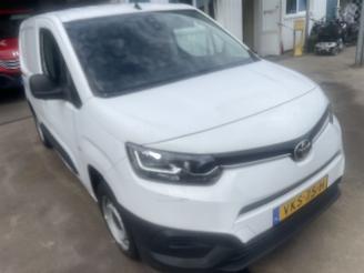 Toyota Proace ProAce City Van 1.5 D-4D 75 (DV5RE) [55kW] picture 3