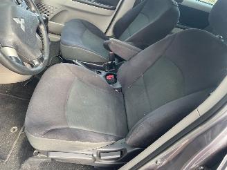 Mitsubishi Grandis Grandis (NA) MPV 2.4 16V MIVEC (4G69) [121kW] picture 8