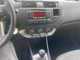 Kia Rio Rio III (UB) Hatchback 1.2 CVVT 16V (G4LA5) [63kW] picture 9