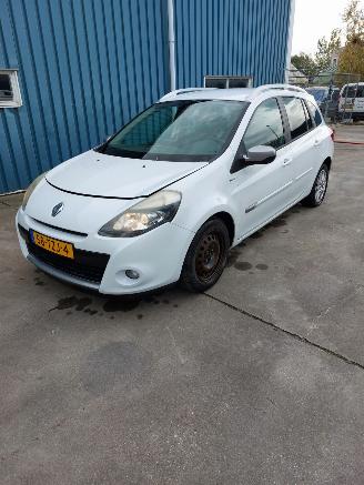 uszkodzony samochody osobowe Renault Clio Clio III Estate/Grandtour (KR) Combi 1.5 dCi FAP (K9K-770(K9K-67)) [65kW] 2012/1