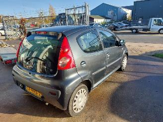 Peugeot 107 1.0 12V picture 4