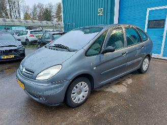 krockskadad bil auto Citroën Xsara Xsara Picasso (CH) MPV 2.0 16V (EW10J4(RFN)) [100kW] 2004/2