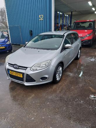 Schadeauto Ford Focus Focus 3 Wagon Combi 1.6 TDCi 95 2011/11