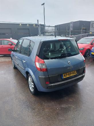 Renault Scenic Scénic II (JM) MPV 1.6 16V picture 4