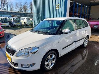 krockskadad bil auto Skoda Fabia Fabia II Combi Combi 5-drs 1.2 TDI 12V 2011/10