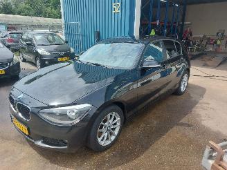 krockskadad bil auto BMW 1-serie 1 serie (F20) Hatchback 5-drs 116d 1.6 16V 2013/1