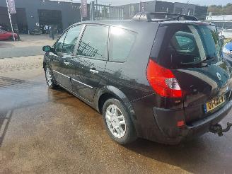 Renault Grand-scenic Grand Scénic II (JM) MPV 1.9 dCi 130 picture 4