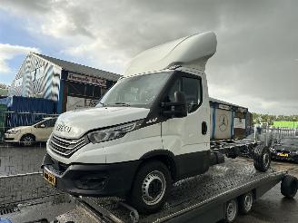 Schade bestelwagen Iveco Daily 2.3 115KW Autom. 35S16 410 Clima Navi Chassiscabine NAP 2023/4
