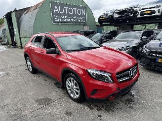 Voiture accidenté Mercedes GLA 180 90KW Autom.Clima Navi Led Xenon NAP 2017/2