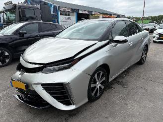 Vaurioauto  passenger cars Toyota Mirai FCV Executive 113kW Hydrogen hybrid 2019/4