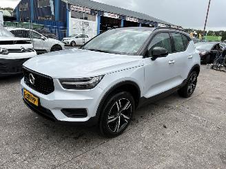 damaged passenger cars Volvo XC40 1.5 T3 120KW Autom. Clima Navi Camera R-Design NAP 2019/11