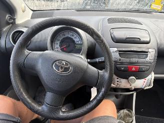 Toyota Aygo 1.0-12V 50KW Navigator Airco Comfort 5-Drs NAP picture 8