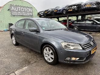 damaged passenger cars Volkswagen Passat 1.4 TSI 90KW Bleumotion Sedan Keyless 2011/9