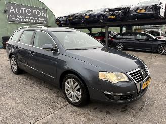 Damaged car Volkswagen Passat 1.4 TSI 90KW Clima Navi Highline NAP 2009/1