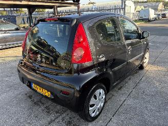 Peugeot 107 1.0-12V 50KW Automaat Airco 5-Drs XS NAP picture 3