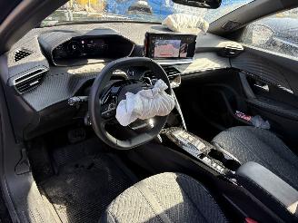 Peugeot 2008 1.2 Autom. 96KW Allure Clima Navi Led 360 Camera NAP picture 6