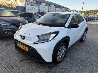 Toyota Aygo X 1.0 VVT-I 53KW MT Play Airco NAP picture 3