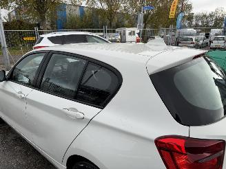 BMW 1-serie 114I 75KW High Executive Navi Airco 5-Drs picture 18