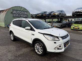 uszkodzony samochody osobowe Ford Kuga 1.5 110KW Titanium Plus Clima Navi Camera 2015/4