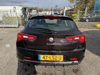 Vaurioauto  passenger cars Alfa Romeo Giulietta 1.6 JTDM 77KW Clima Navi Led Xenon Distinctive NAP 2010/7