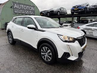 Vaurioauto  passenger cars Peugeot 2008 1.2 75KW Clima Navi Led 360 view Active NAP 2021/2