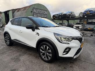 Vaurioauto  passenger cars Renault Captur 1.0 TCE 74KW Clima Navi Led Camera Intens NAP 2021/1