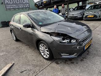 uszkodzony samochody osobowe Ford Focus 1.0 92KW Clima Navi Camera Keyless Titanium 2016/4