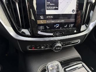 Volvo V-60 2.0 T8 223KW Twin Engine AWD Pano Clima Navi Led Xenon HUD picture 12