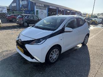 Toyota Aygo 1.0 VVT-I 51KW Airco Led X-Play 5-Drs picture 2