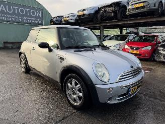 krockskadad bil auto Mini One 1.6 66KW Airco 2006/2
