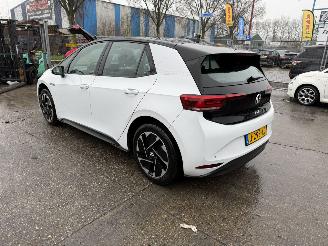 Volkswagen ID.3 58 kWh 150KW First Clima Navi NAP picture 4