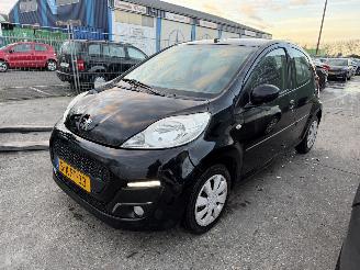 Unfallwagen Peugeot 107 1.0 50KW Airco Led Active 5-Drs NAP 2013/4