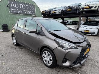 Schadeauto Toyota Yaris 1.5 VVT-I 82KW Navi Clima Aspiration 5-Drs NAP 2017/12