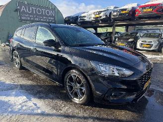 Schadeauto Ford Focus 1.0 Ecoboost 92KW ST-Line Clima Navi Led Business NAP 2019/5